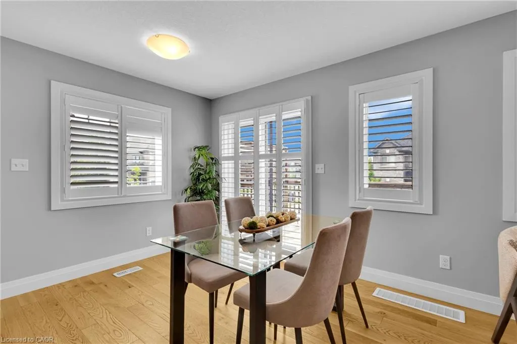 121 Hollybrook Trail