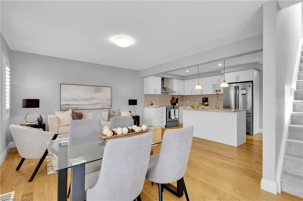 121 Hollybrook Trail