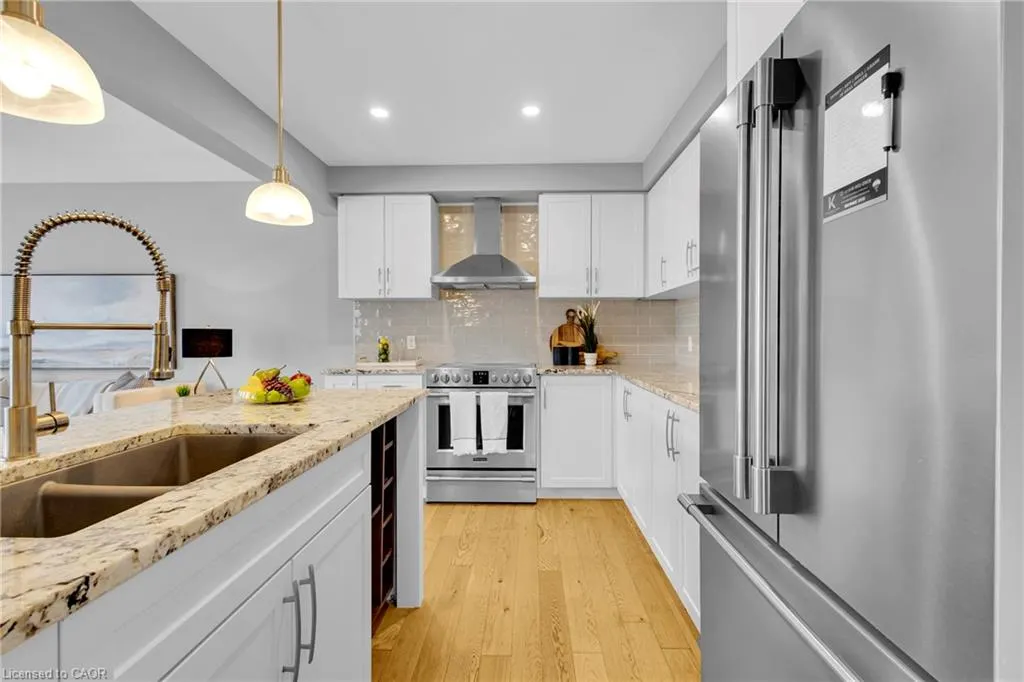 121 Hollybrook Trail