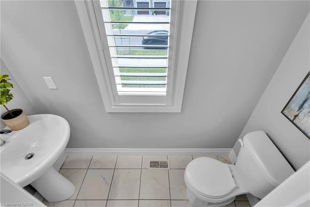 121 Hollybrook Trail
