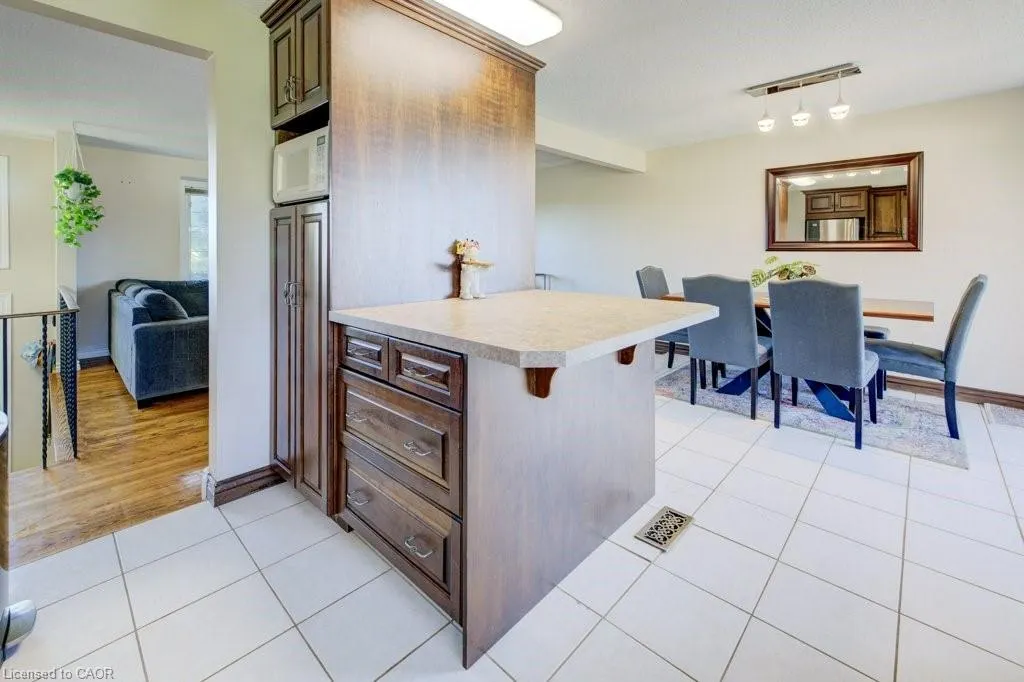 5888 Wellington Rd 7