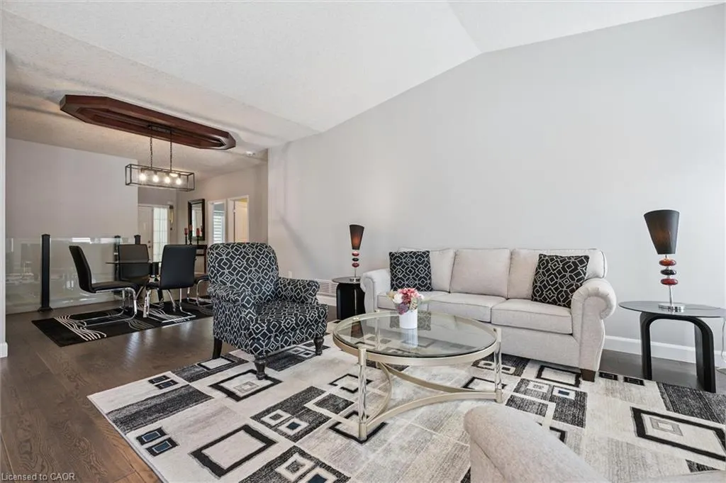 900 Doon Village Road, #4