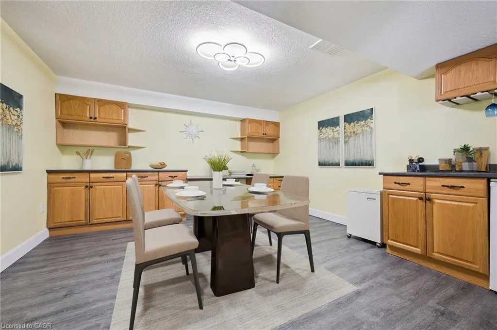 900 Doon Village Road, #4