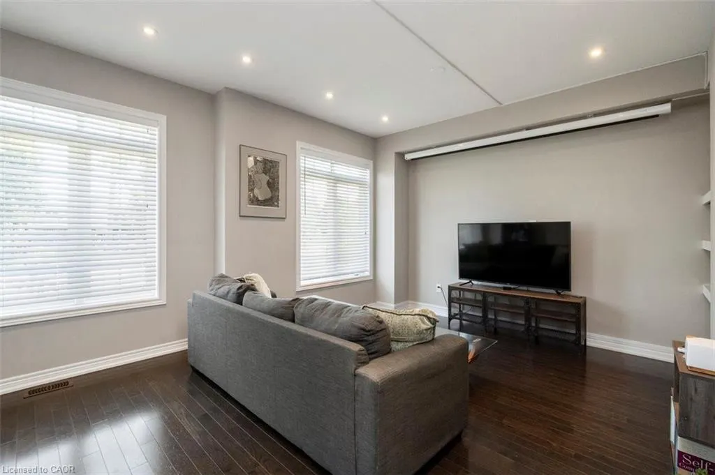 215 Dundas Street E, #9