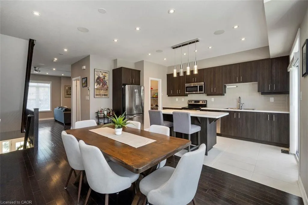 215 Dundas Street E, #9