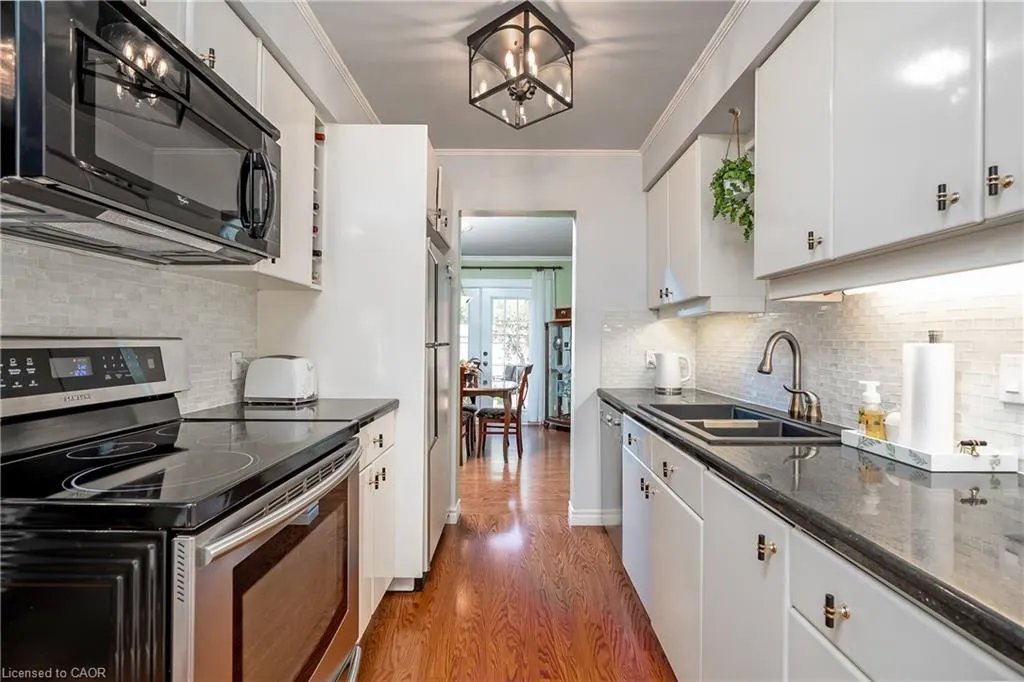 2407 Hemlock Court