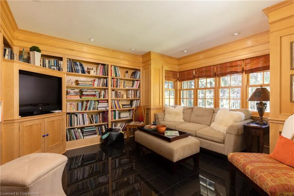 2055 Lakeshore Road E
