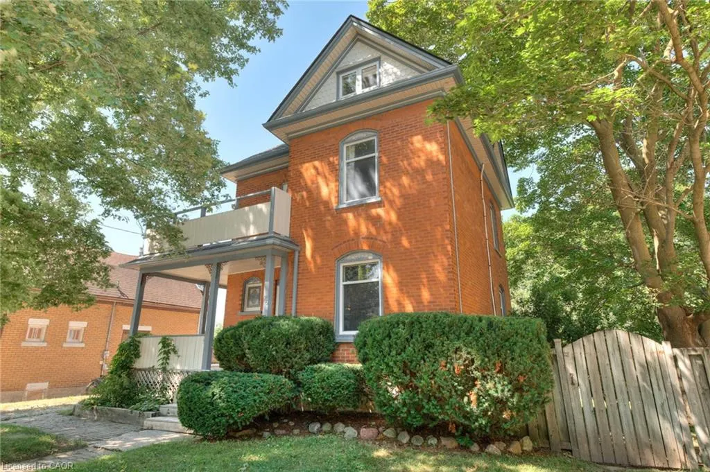 26 Arthur Street N
