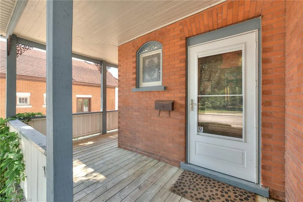 26 Arthur Street N