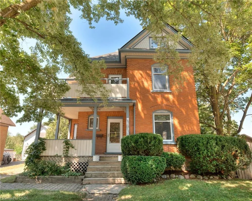 26 Arthur Street N