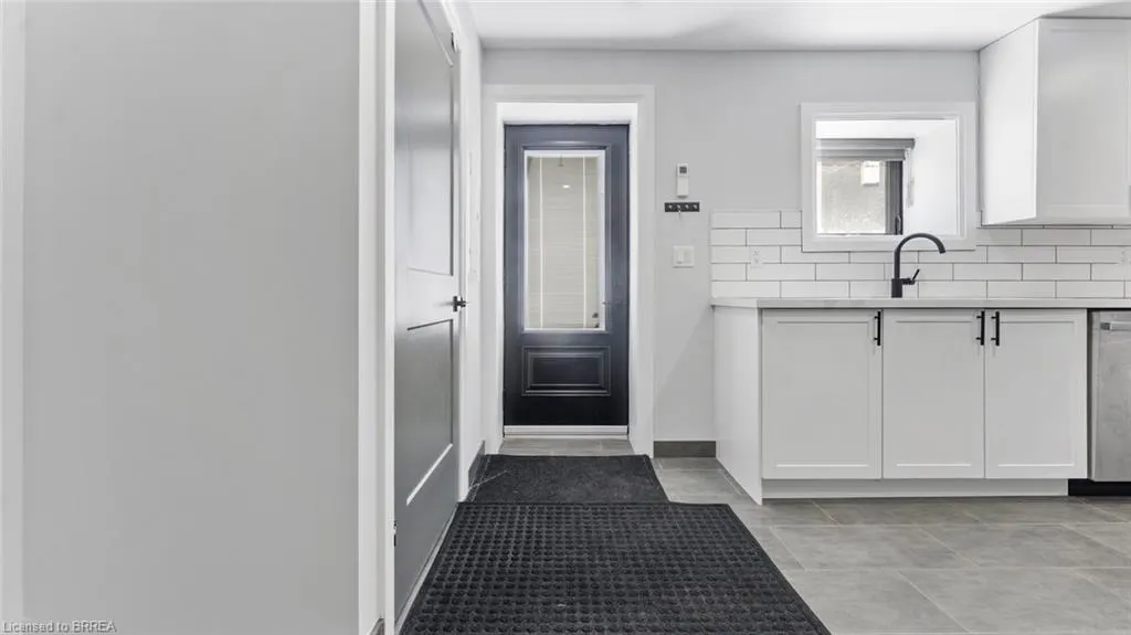 130 Elgin Street, #1