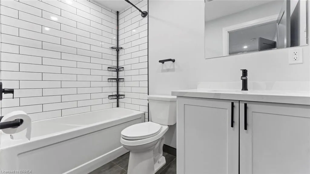 130 Elgin Street, #1
