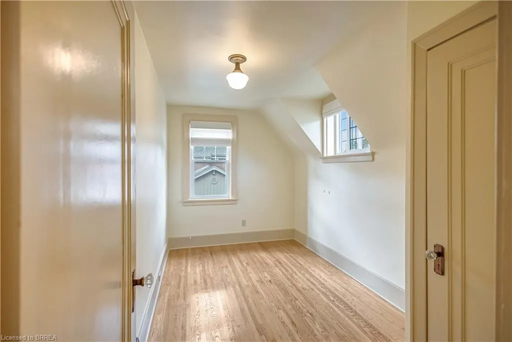 25 Broadway Street E
