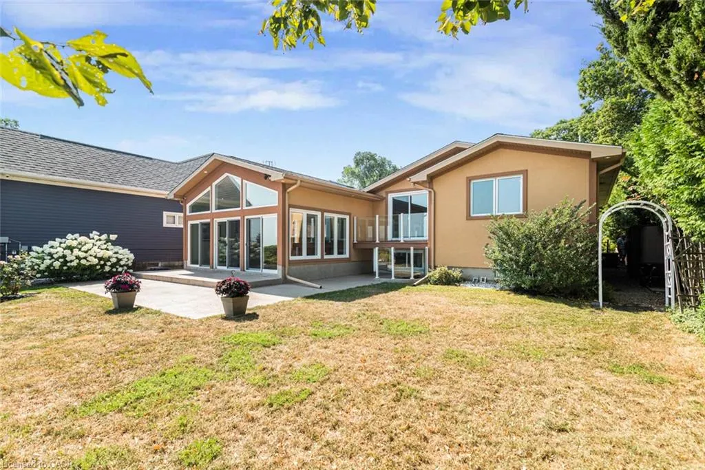 38 Lakeside Drive