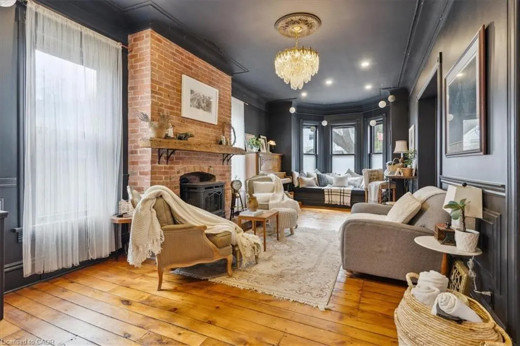123 Main Street W