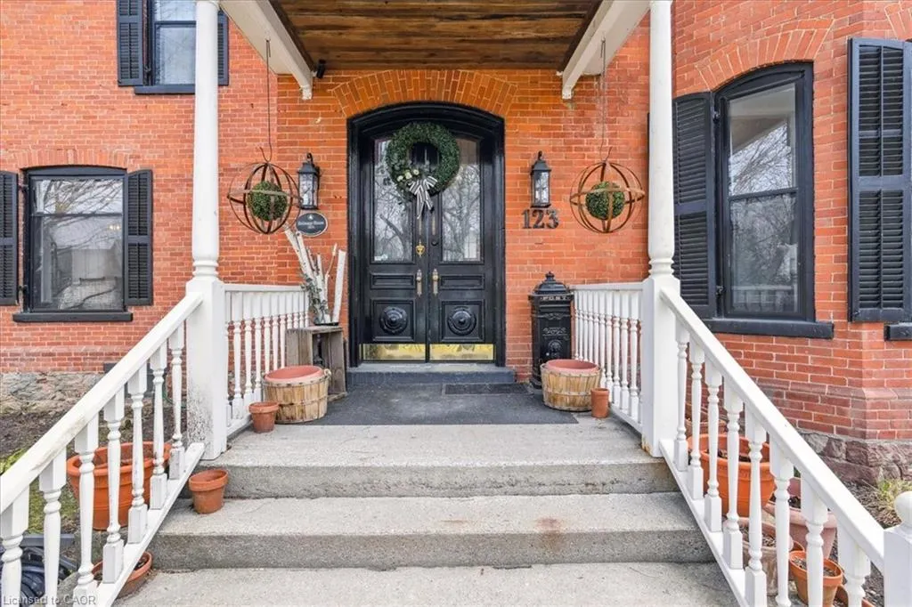 123 Main Street W