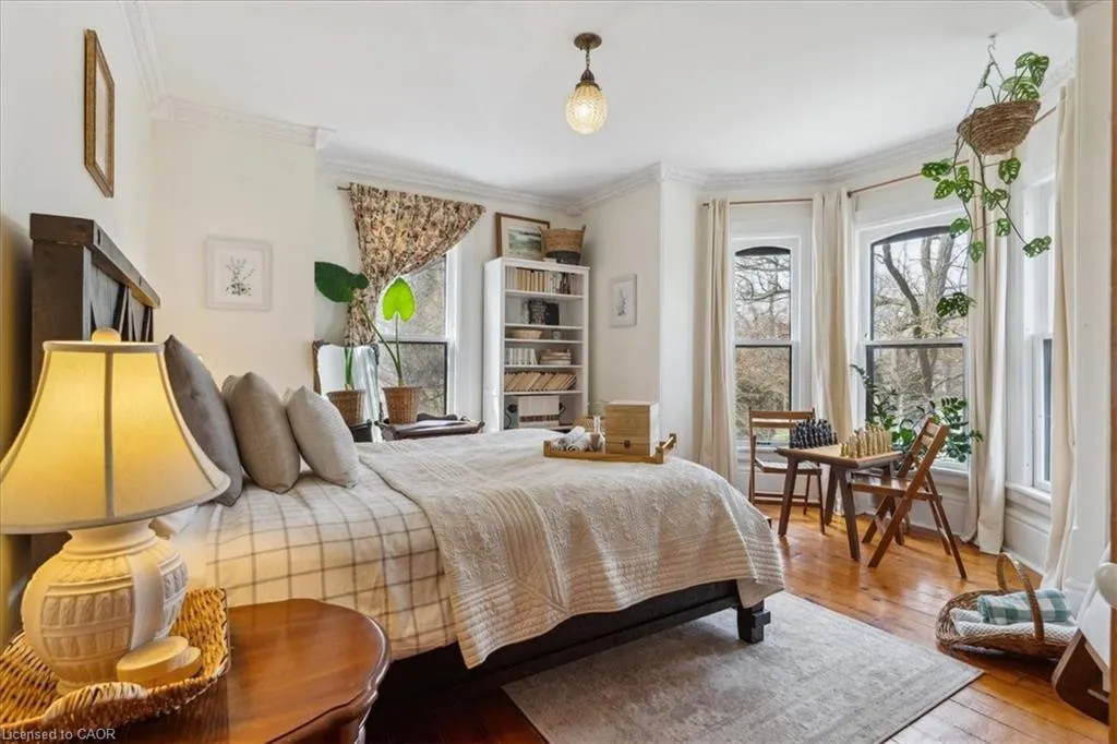 123 Main Street W