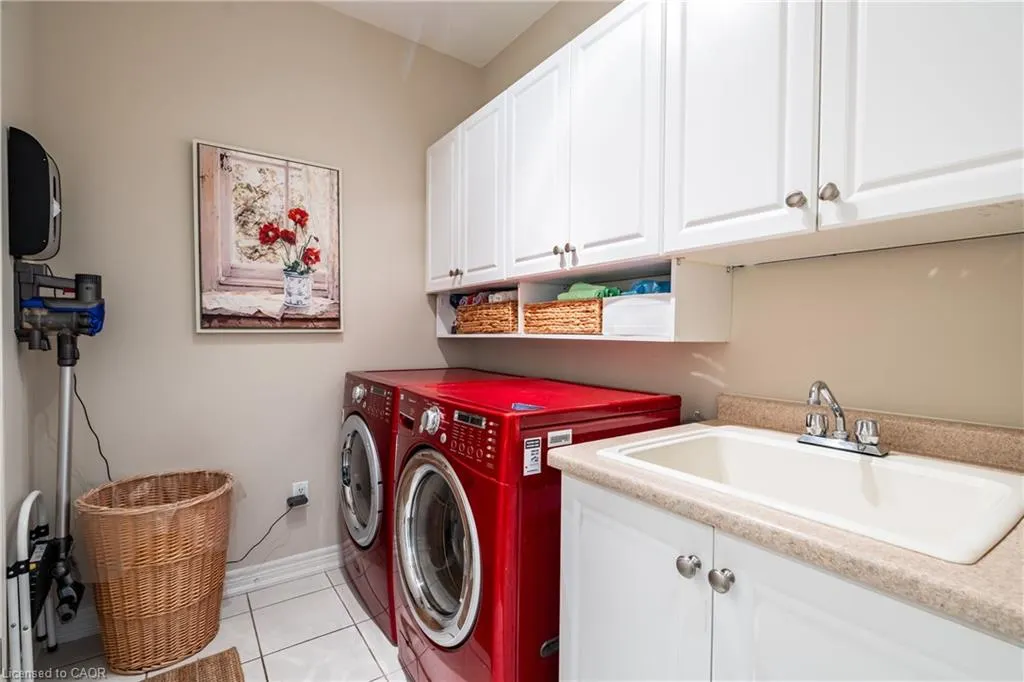 56 Videl Crescent N
