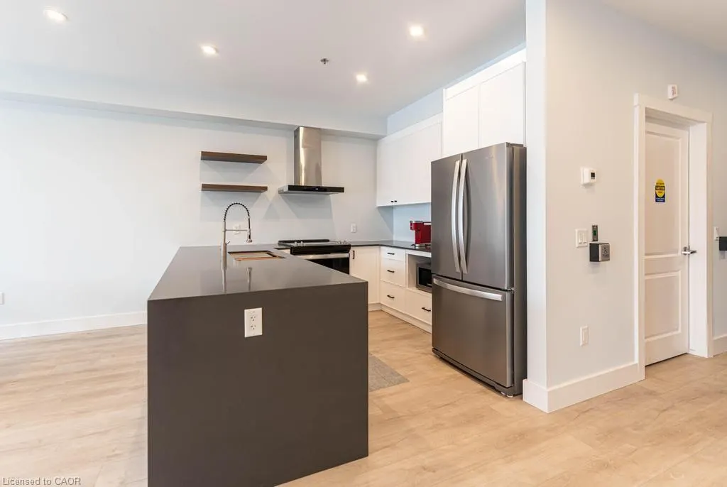 120 Springvalley Crescent, #102