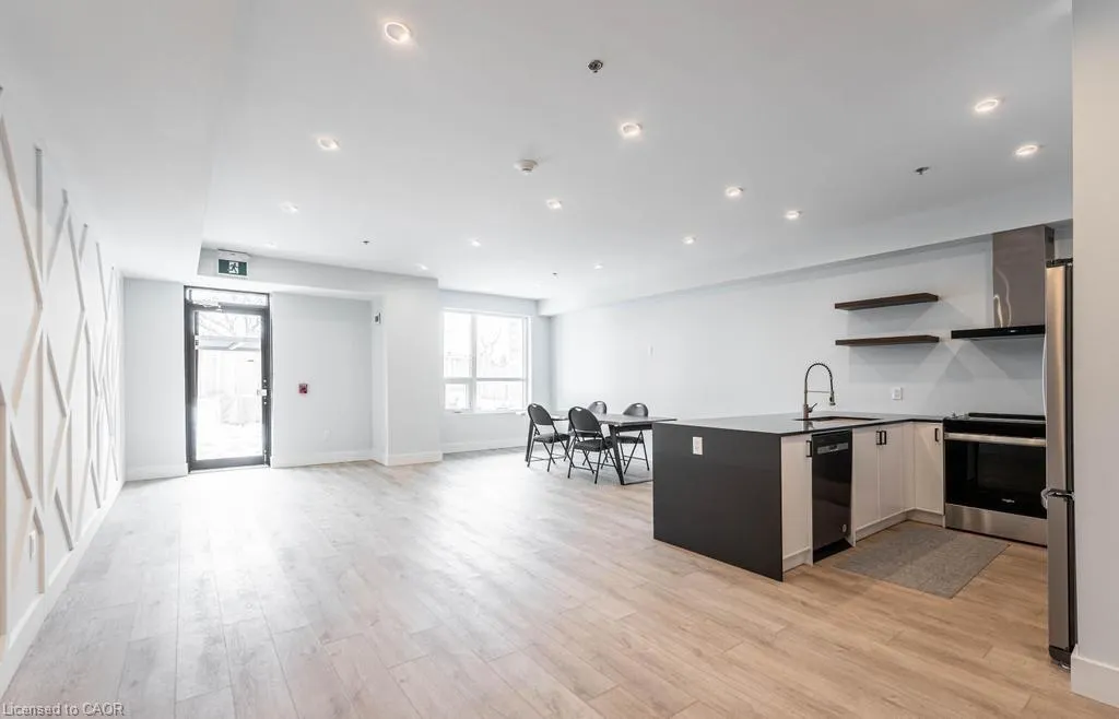 120 Springvalley Crescent, #102