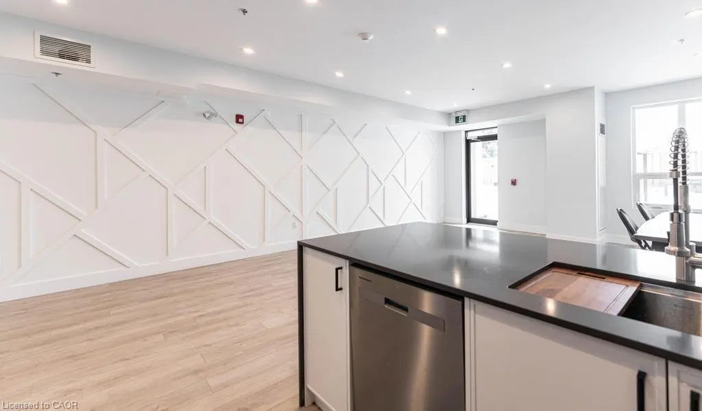 120 Springvalley Crescent, #102