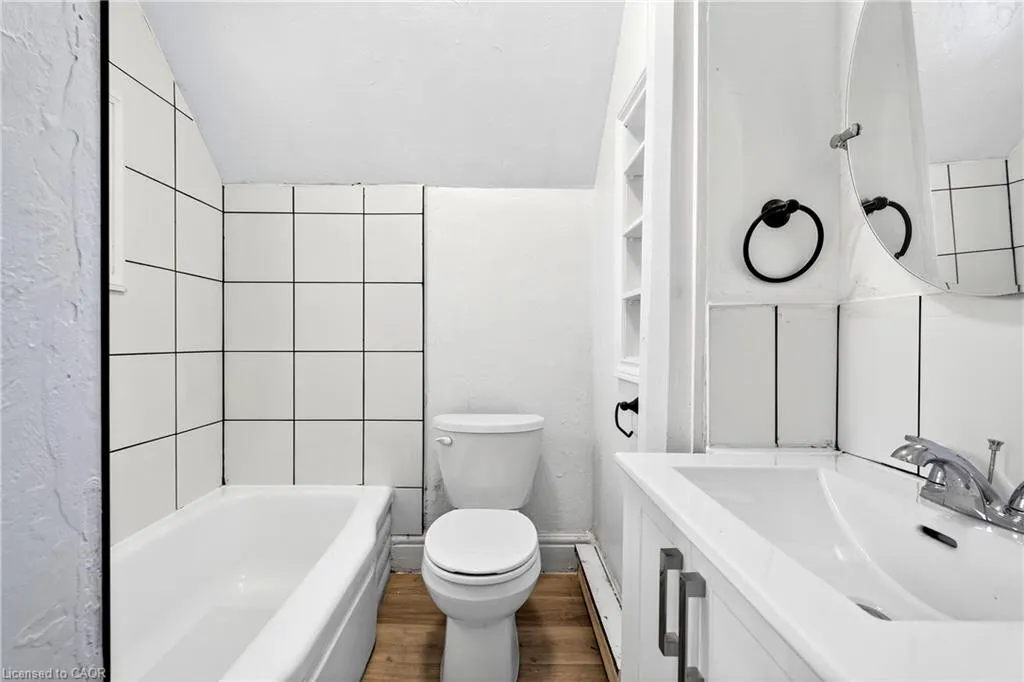 15 Warnock Street, #Upper