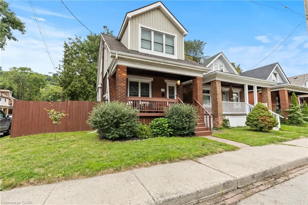 32 Webber Avenue