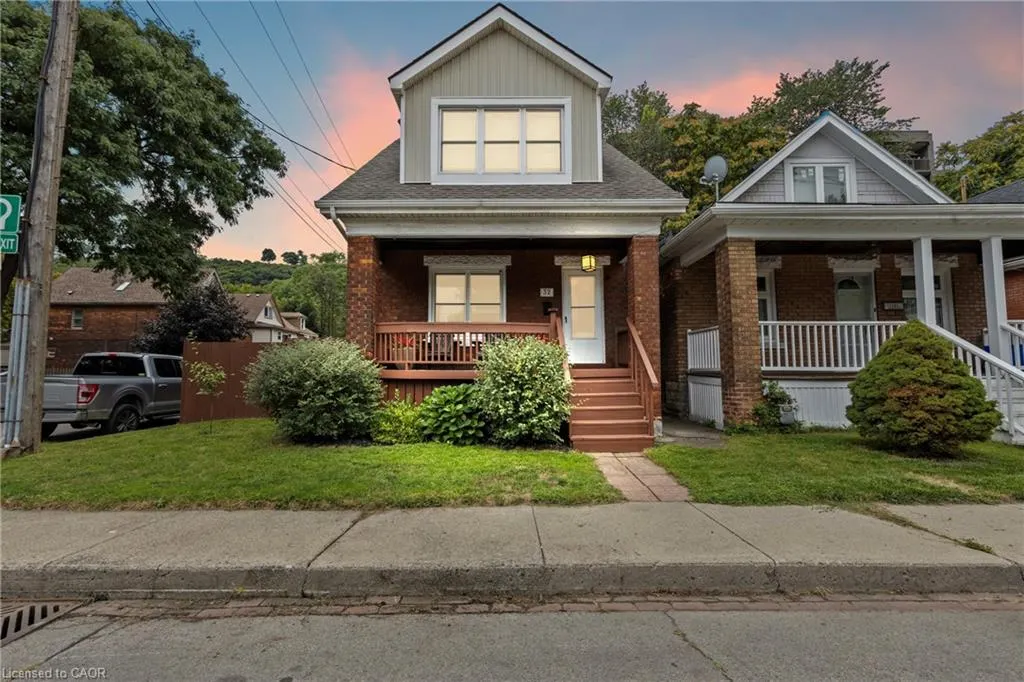 32 Webber Avenue
