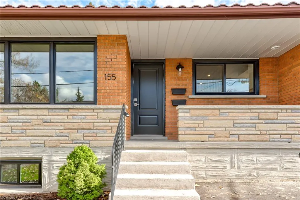 155 Doon Road, #LOWER