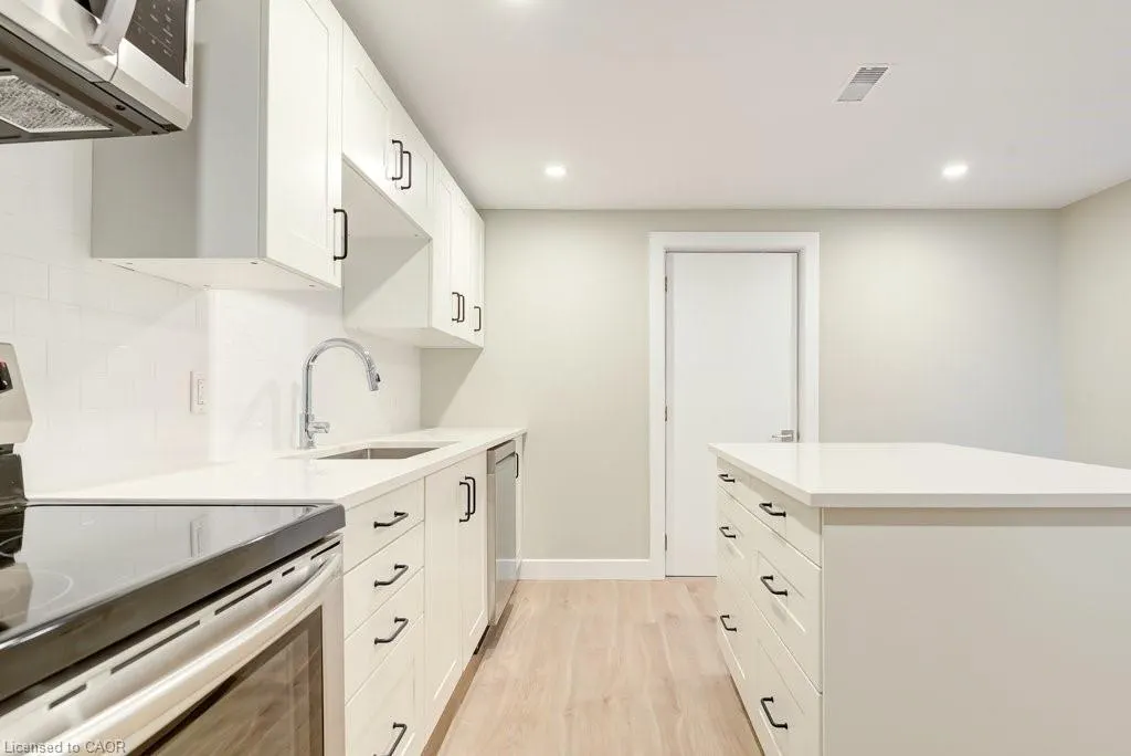 155 Doon Road, #LOWER