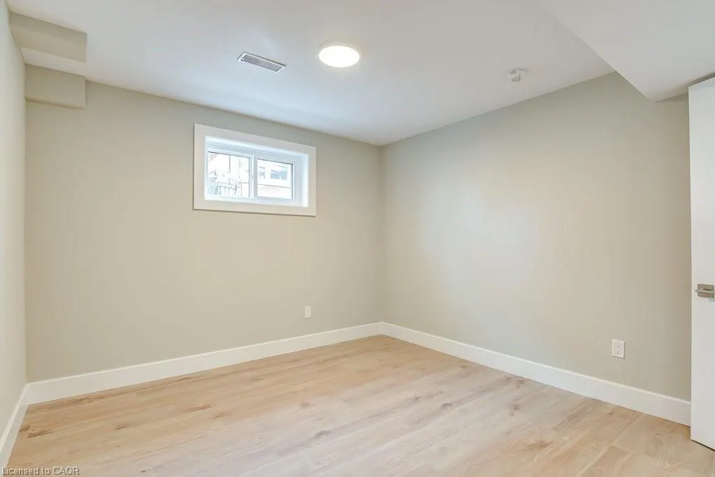 155 Doon Road, #LOWER