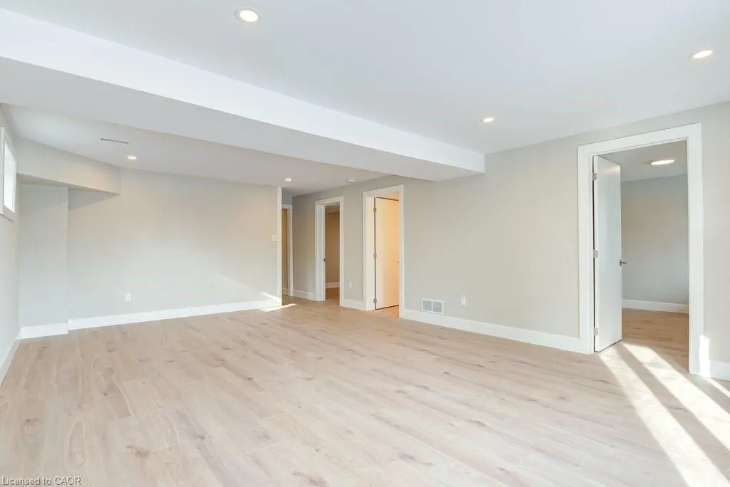 155 Doon Road, #LOWER