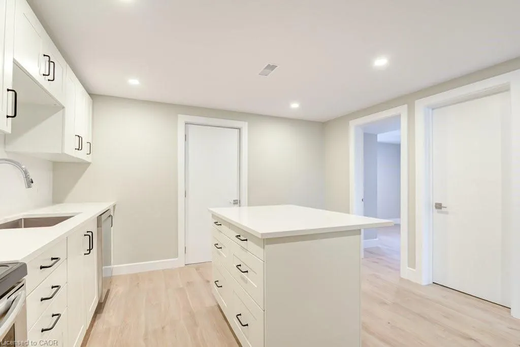 155 Doon Road, #LOWER