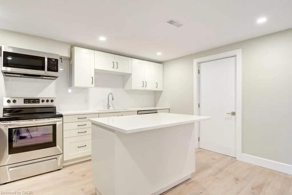 155 Doon Road, #LOWER