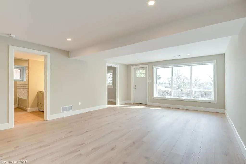 155 Doon Road, #LOWER