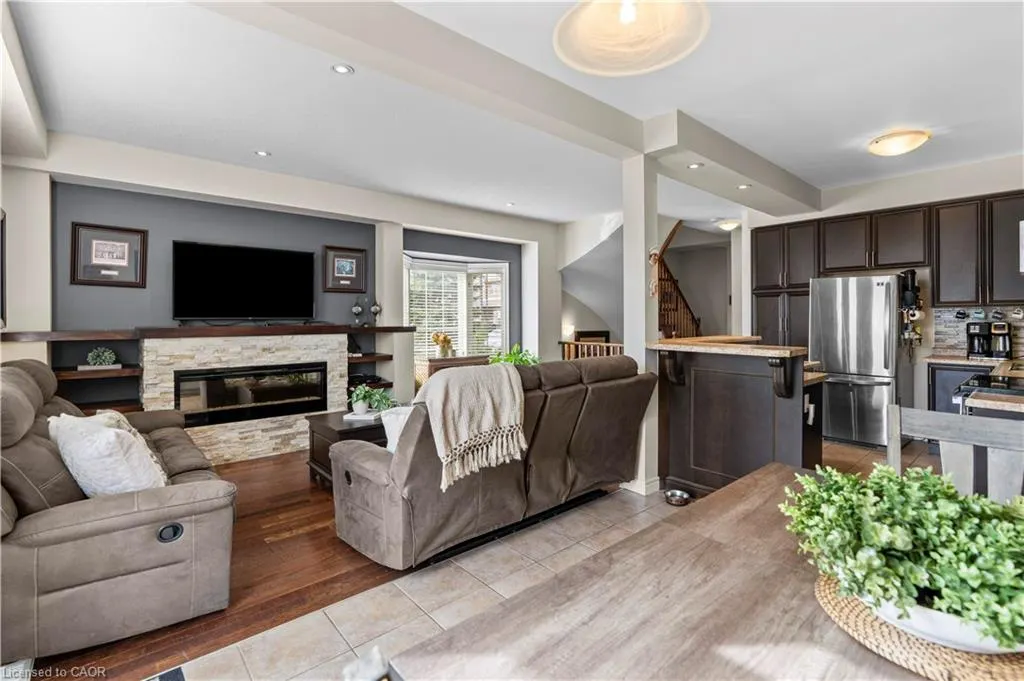 27 Marina Point Crescent