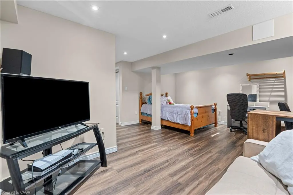 27 Marina Point Crescent