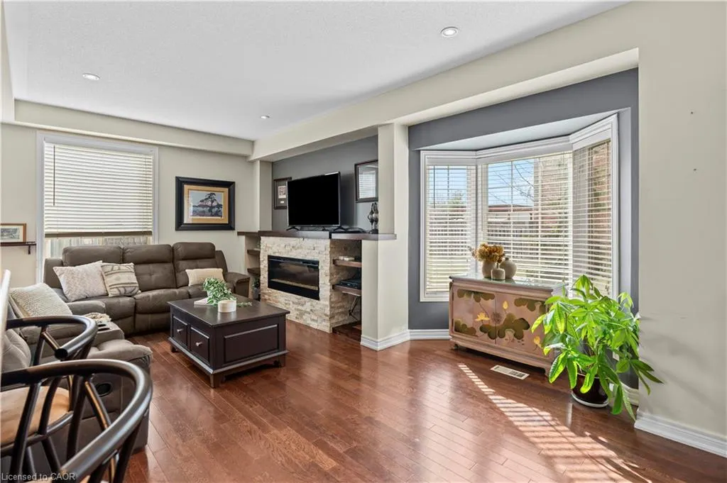 27 Marina Point Crescent