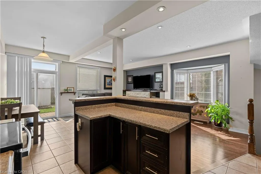 27 Marina Point Crescent