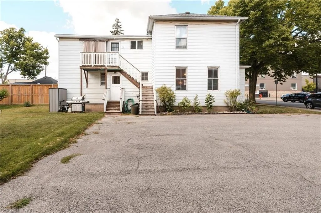 136 Robinson Street