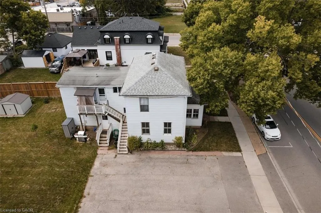 136 Robinson Street
