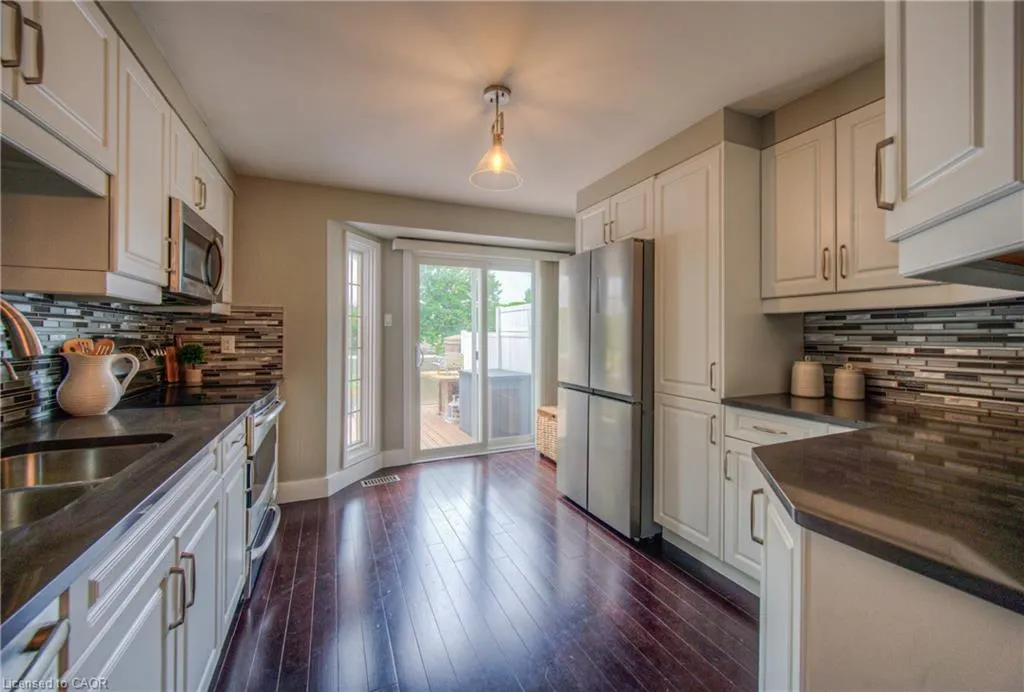 313 George Street N, #4