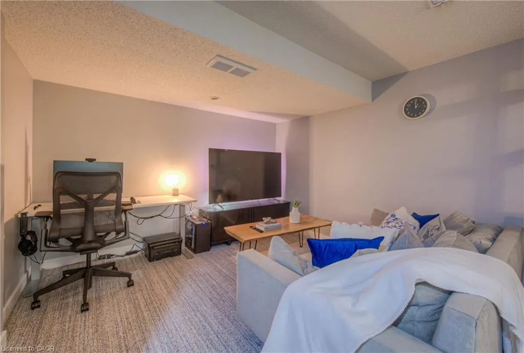 313 George Street N, #4