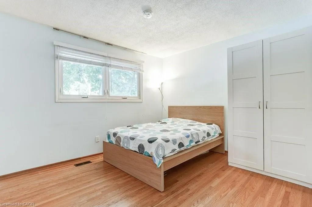 1231 Kingsmead Crescent