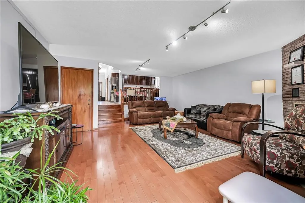 140 Solomon Crescent