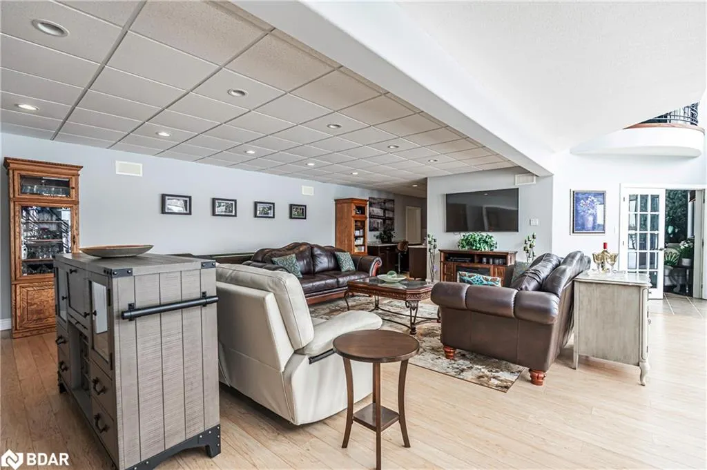 1372 Division Road East