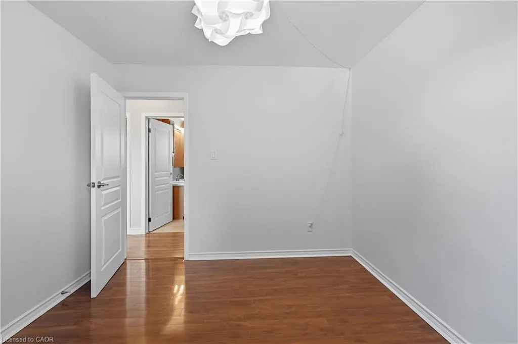 107 Billington Crescent