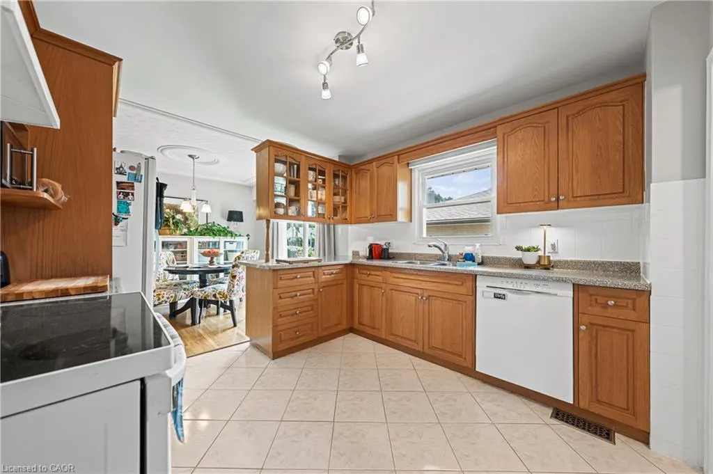 10 Inlet Avenue