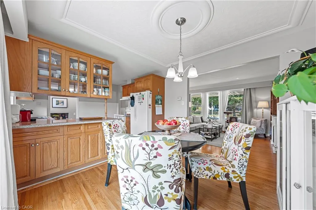 10 Inlet Avenue