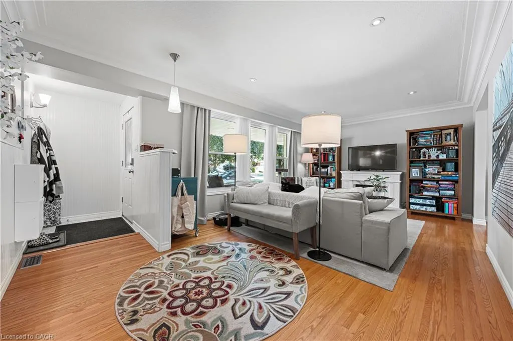 10 Inlet Avenue